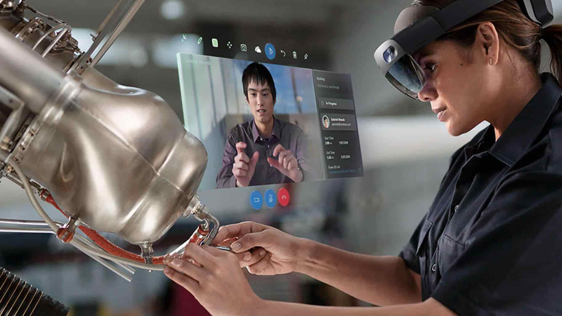 vrouw gebruikt Remote Assist applicatie